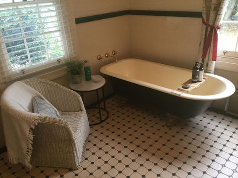 Arcadia - The Barn Cottage & Rosehill Cottage - Accommodation NT 17