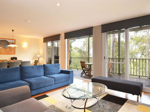 Villa De Saran Located Within Cypress Lakes - Accommodation NT 0
