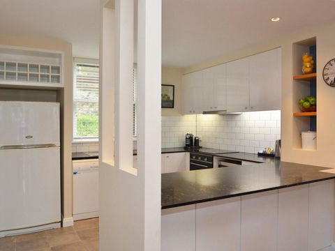 Villa De Saran Located Within Cypress Lakes - Accommodation NT 8