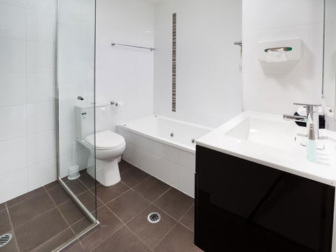 Charlestown Executive Apartments - NT Tourism 4