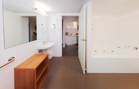 Charlestown Executive Apartments - NT Tourism 15