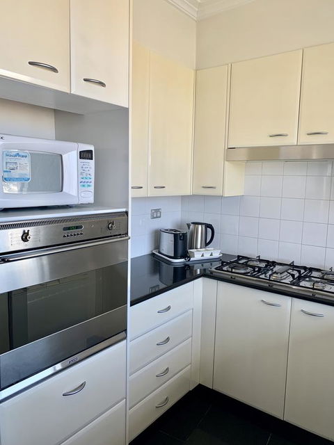 Castle Serviced Apartments - NT Tourism 0