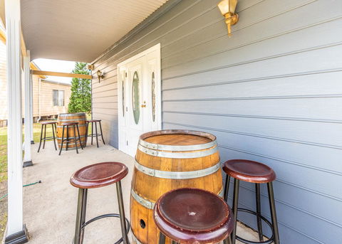 Madigan Wine Country Cottages - NT Tourism 21