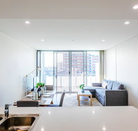 Near train station new 2 BR apt/free parking - Accommodation NT