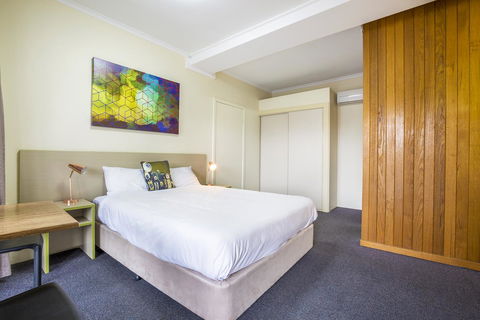 Boomerang Hotel - NT Tourism 0