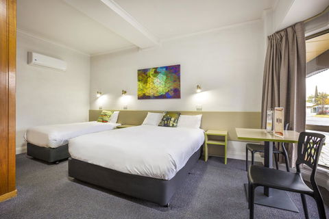 Boomerang Hotel - NT Tourism 11