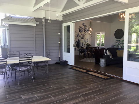 Chanticleer Gardens Barn Cottage With A Pool - Accommodation NT 10