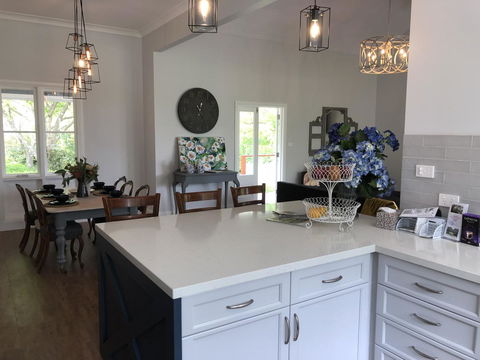 Chanticleer Gardens Barn Cottage With A Pool - Accommodation NT 27