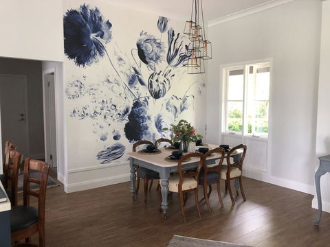 Chanticleer Gardens Barn Cottage With A Pool - Accommodation NT 31