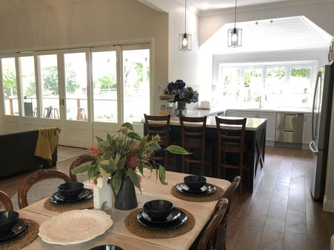 Chanticleer Gardens Barn Cottage With A Pool - Accommodation NT 29