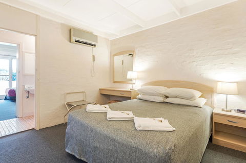 Black Dolphin Resort Motel & Apartments - Accommodation NT 18