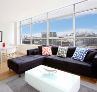 Gadigal Groove - Modern and Bright 3BR Executive Apartment in Zetland with Views - NT Tourism