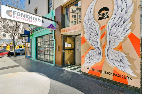 Mad Monkey Downtown - Accommodation NT 0