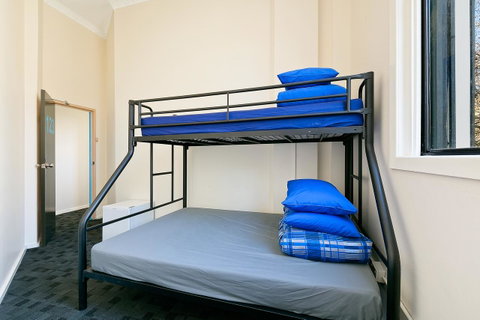 Mad Monkey Downtown - Accommodation NT 13