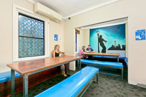 Mad Monkey Downtown - Accommodation NT 7