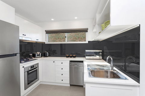 Modern Guest House - NT Tourism 10