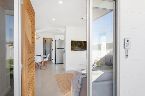 Modern Guest House - NT Tourism 6