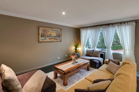 Mountainside B & B - Accommodation NT 26