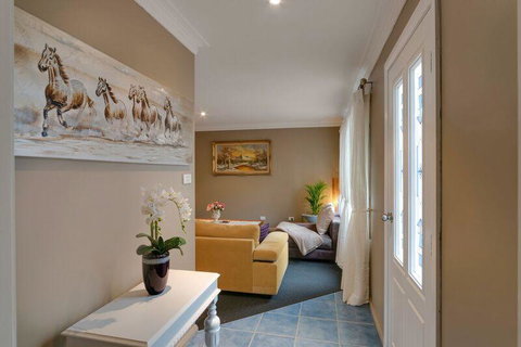 Mountainside B & B - Accommodation NT 4