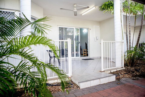 Nightcliff Foreshore Getaway - McKay Gardens - Accommodation NT 5