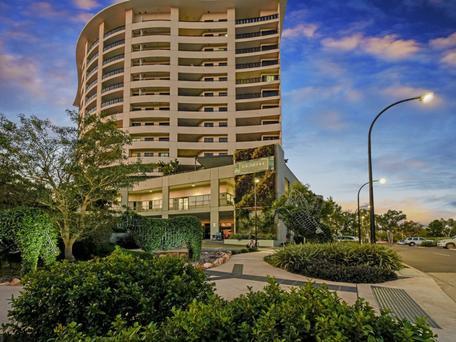Nomikis\'On The Avenue - NT Tourism 1