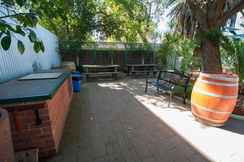 Elkira Court Motel - Accommodation NT 1