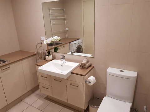 Darwin-Ocean Views, Tropical Getaway, Pool & Aircon - Accommodation NT 14