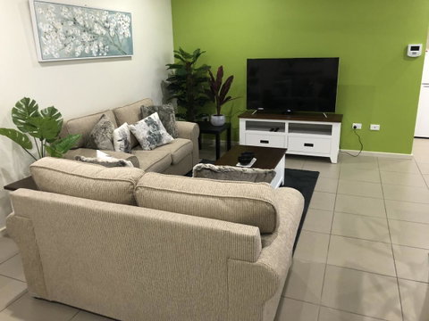 Darwin-Ocean Views, Tropical Getaway, Pool & Aircon - Accommodation NT 4