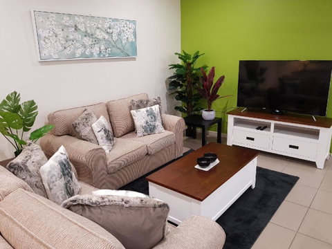 Darwin-Ocean Views, Tropical Getaway, Pool & Aircon - Accommodation NT 3