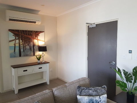 Darwin-Ocean Views, Tropical Getaway, Pool & Aircon - Accommodation NT 6
