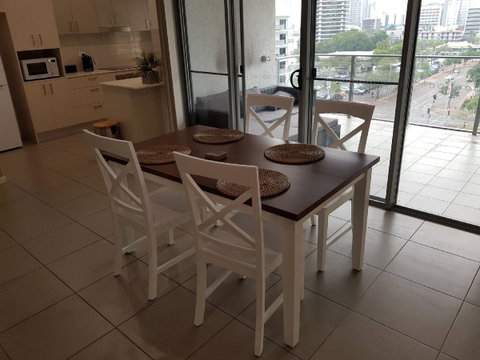 Darwin-Ocean Views, Tropical Getaway, Pool & Aircon - Accommodation NT 7