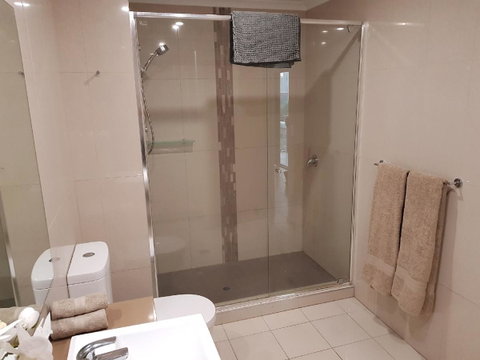 Darwin-Ocean Views, Tropical Getaway, Pool & Aircon - Accommodation NT 15