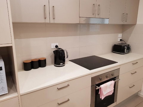 Darwin-Ocean Views, Tropical Getaway, Pool & Aircon - Accommodation NT 9
