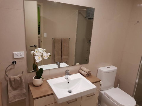Darwin-Ocean Views, Tropical Getaway, Pool & Aircon - Accommodation NT 13