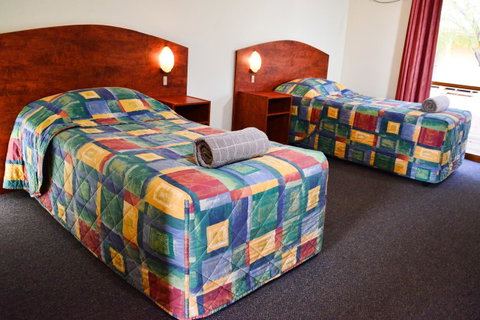 Erldunda Desert Oaks Resort - Accommodation NT 35