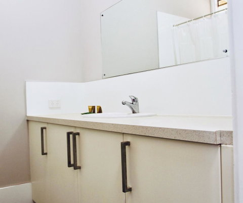 Erldunda Desert Oaks Resort - Accommodation NT 11
