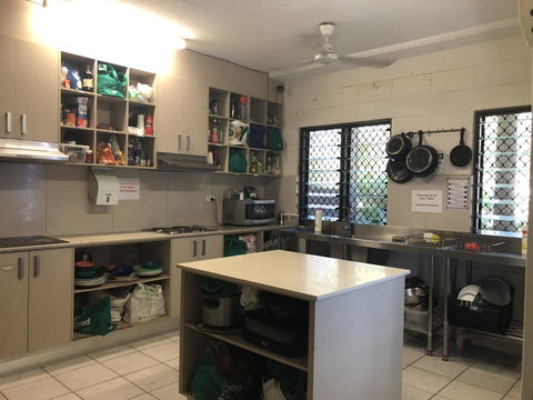 Frogs-Hollow Backpackers - Accommodation NT 26