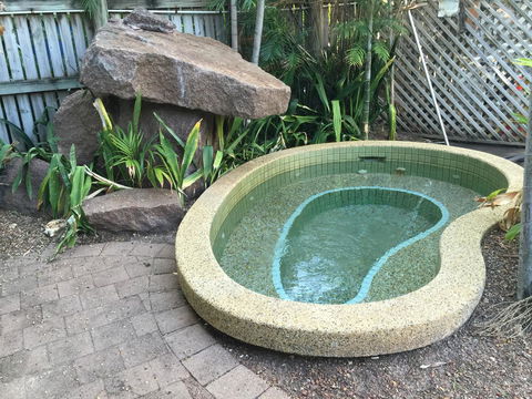 Frogs-Hollow Backpackers - Accommodation NT 13