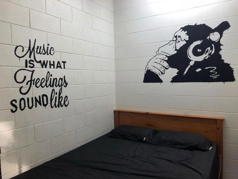 Frogs-Hollow Backpackers - Accommodation NT 41