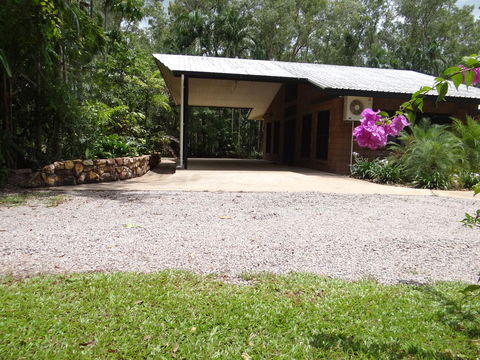 DARWIN'S SHADY ACRES RETREAT - Accommodation NT 2