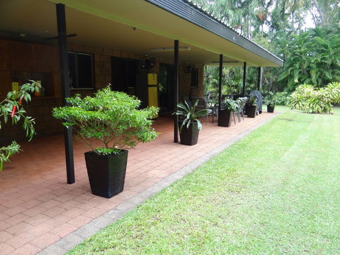 DARWIN'S SHADY ACRES RETREAT - Accommodation NT 7