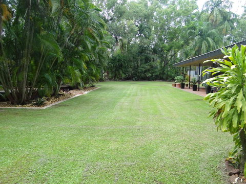 DARWIN'S SHADY ACRES RETREAT - Accommodation NT 8
