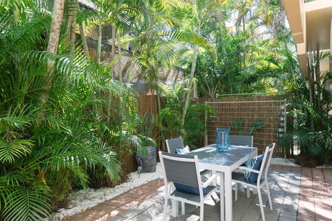CitySide Apartment - 2 Bedroom With Private Courtyard - NT Tourism 13