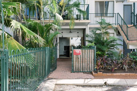 CitySide Apartment - 2 Bedroom With Private Courtyard - NT Tourism 5
