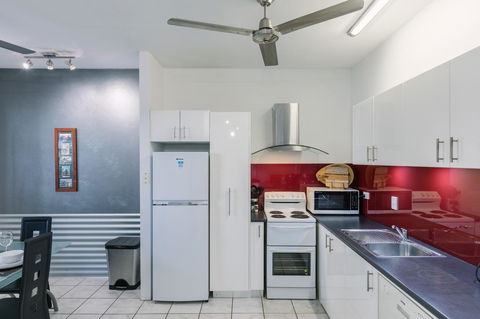 CitySide Apartment - 2 Bedroom With Private Courtyard - NT Tourism 3