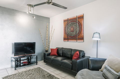 CitySide Apartment - 2 Bedroom With Private Courtyard - NT Tourism 1