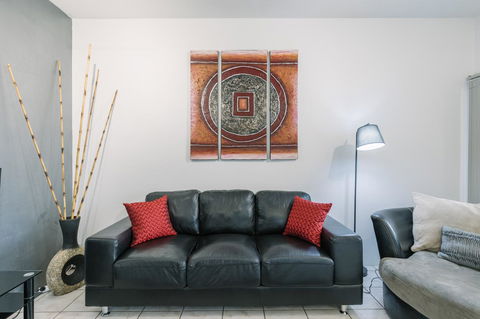 CitySide Apartment - 2 Bedroom With Private Courtyard - NT Tourism 4