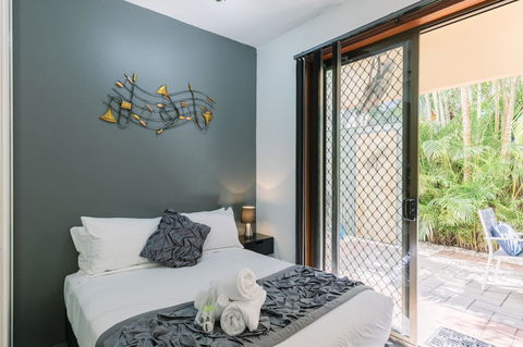 CitySide Apartment - 2 Bedroom With Private Courtyard - NT Tourism 14