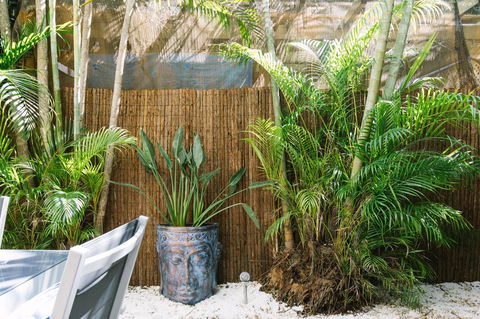 CitySide Apartment - 2 Bedroom With Private Courtyard - NT Tourism 11