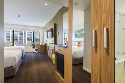 Crowne Plaza Canberra, An IHG Hotel - NT Tourism 23